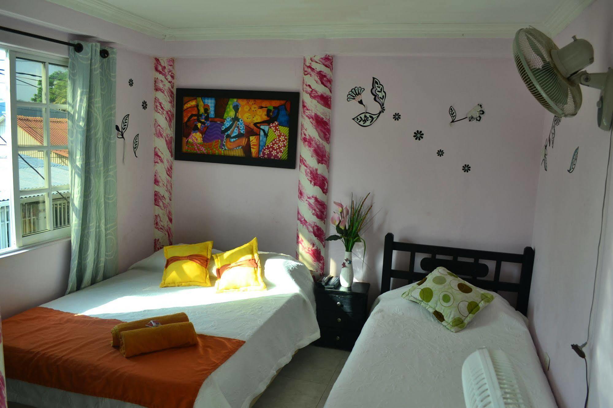 Hostel Stingray ซานอันเดรส ภายนอก รูปภาพ